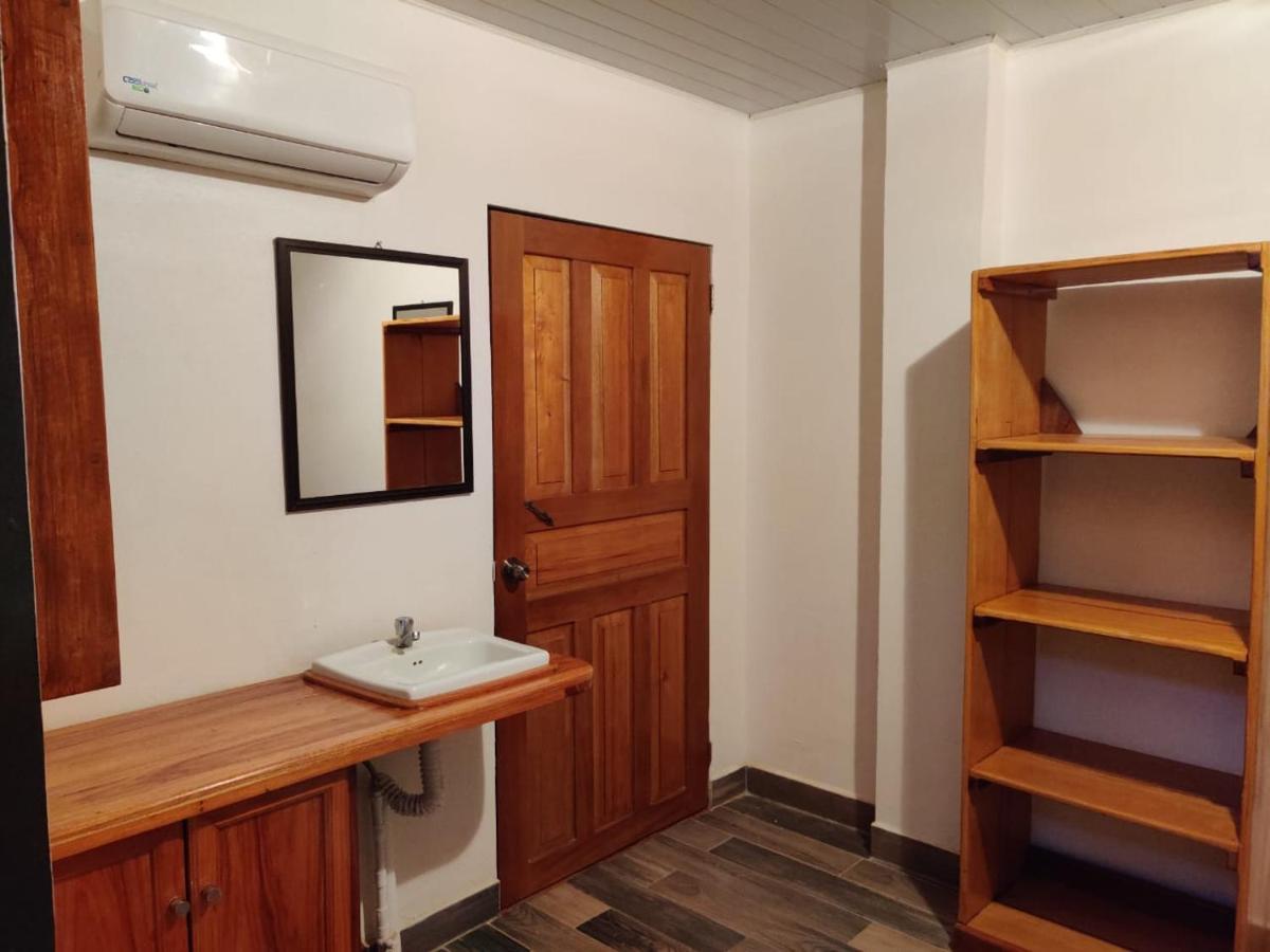 Cabinas Pura Vida B&B Tour Operator Drakes Bay Екстериор снимка